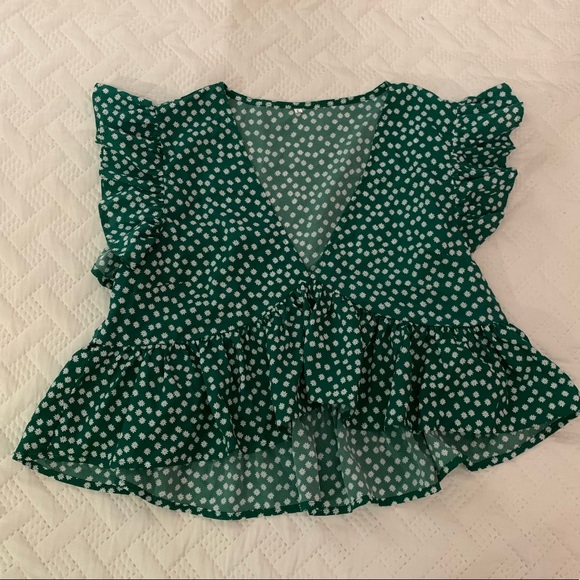 Tops - Super cute green top